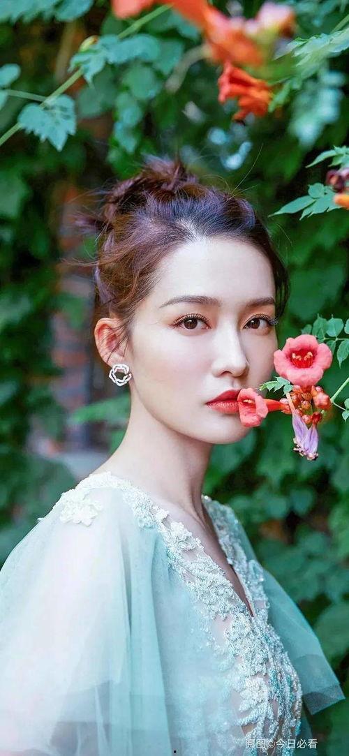 明星网红赏花图片大全,明星网红赏花瞬间大盘点