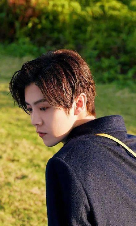 吃瓜爆料白敬亭谭松韵,吃瓜群众热议恋情真相