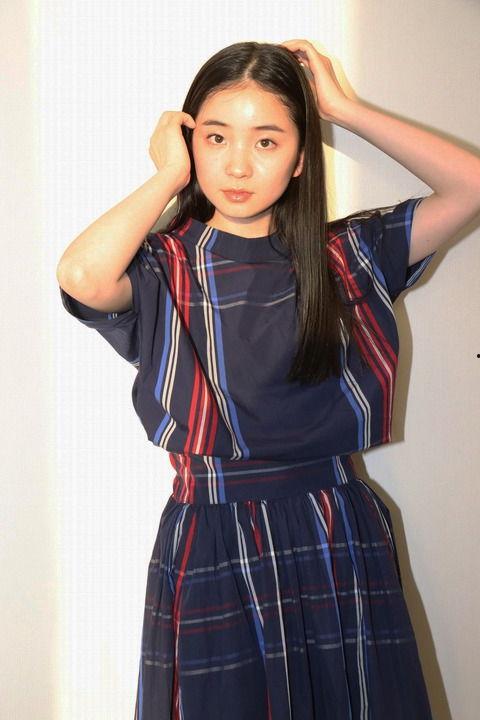 明星网红穿衣图片女生,明星同款，时尚女生必备单品